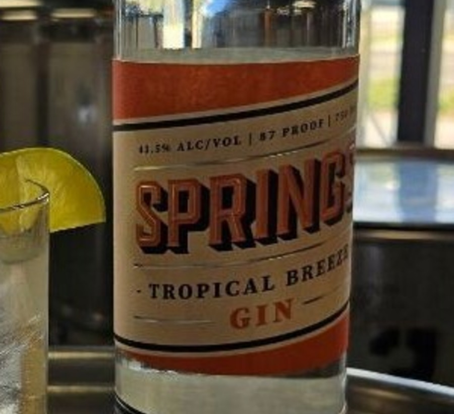 Tropical Breeze Gin label detail
